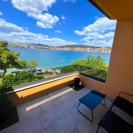 Beach Holiday Home With Private Jacuzzi & Parking Trogir Eksteriør bilde
