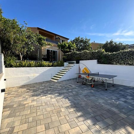 Beach Holiday Home With Private Jacuzzi & Parking Trogir Eksteriør bilde