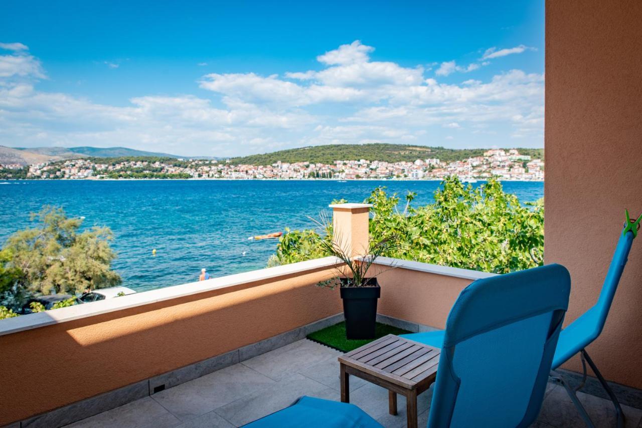 Beach Holiday Home With Private Jacuzzi & Parking Trogir Eksteriør bilde