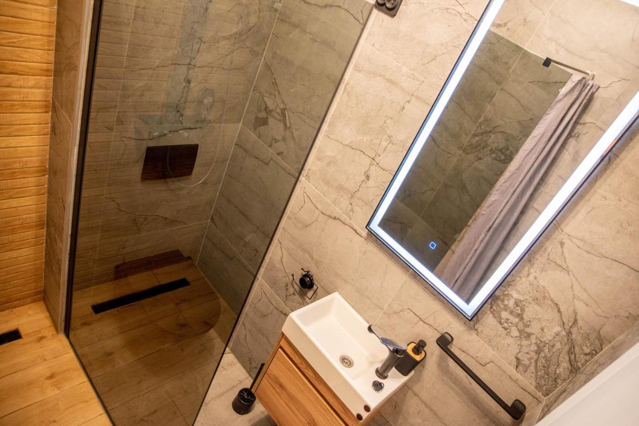 Beach Holiday Home With Private Jacuzzi & Parking Trogir Eksteriør bilde