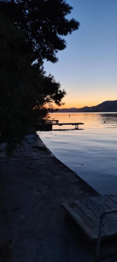 Beach Holiday Home With Private Jacuzzi & Parking Trogir Eksteriør bilde