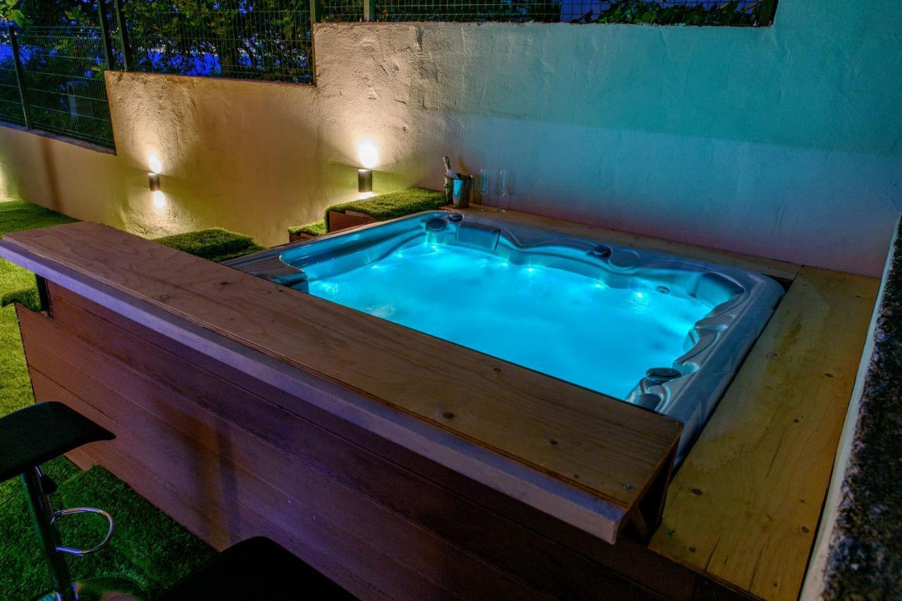 Beach Holiday Home With Private Jacuzzi & Parking Trogir Eksteriør bilde