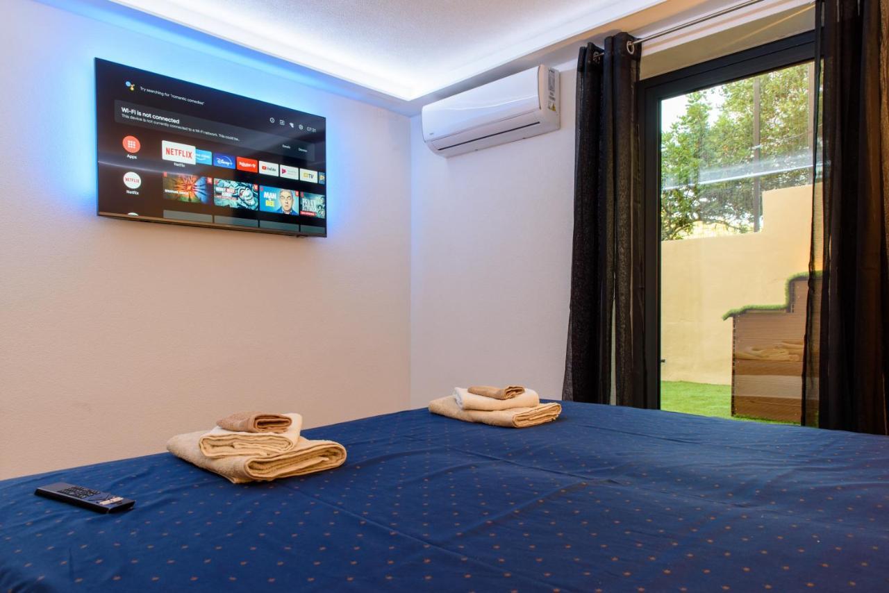 Beach Holiday Home With Private Jacuzzi & Parking Trogir Eksteriør bilde
